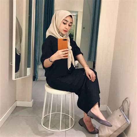 Gaya Berfoto Yang Keren Untuk Wanita Berhijab Kamu Bisa Coba Sendiri Posenya