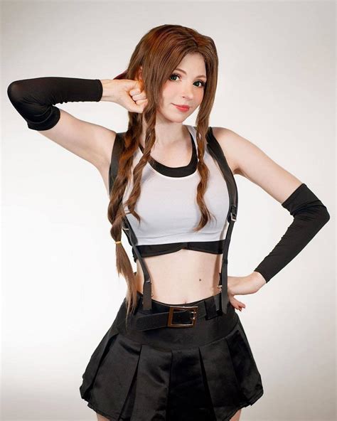 Omg Aerith In Tifa Cosplay This Is So Perfect By Peachmilkyins R