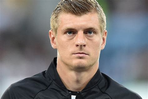 This biography provides detailed information about toni kroos is a german professional footballer, who plays as a midfielder for the german national. Real Madrid: Toni Kroos: Joachim Löw stimmt ein Loblied an