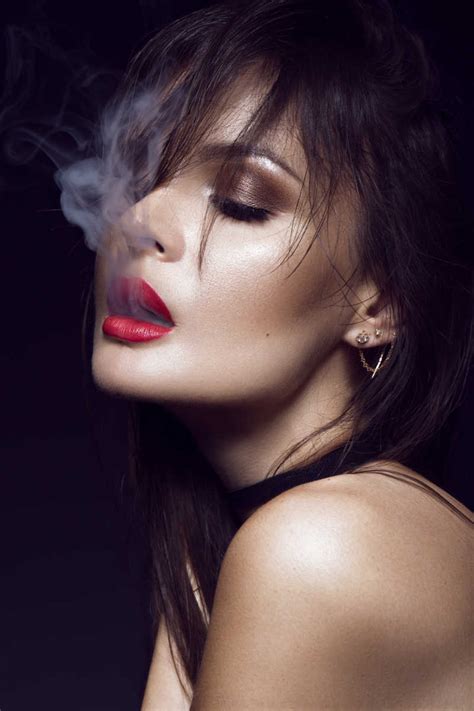 吸烟的女人图片 吸烟的性感女人素材 高清图片 摄影照片 寻图免费打包下载
