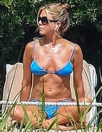 Jennifer Aniston Nude Sunbathing Candids Released