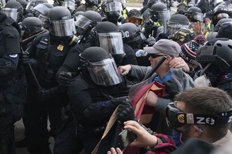 Us Democratic Lawmakers Vow To Investigate Police After Capitol Breach