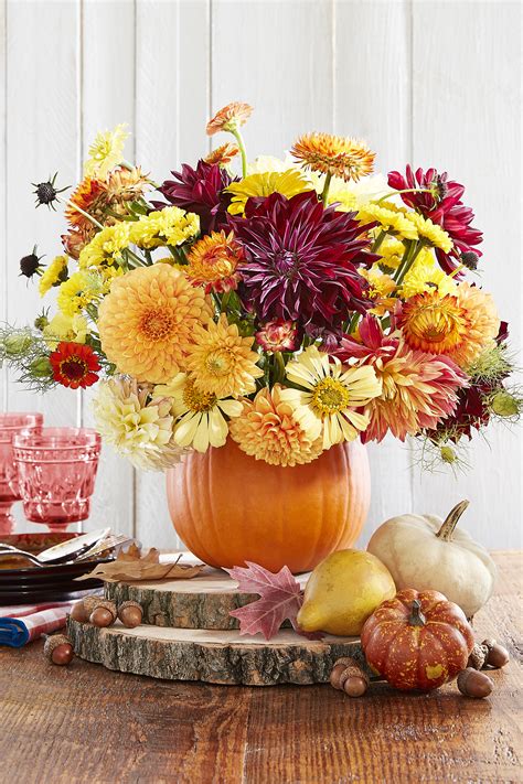 Because of everything centers around the table at thanksgiving, a good centerpiece is a key to whether your thanksgiving will be one for the ages. 34 DIY Thanksgiving Centerpieces - Thanksgiving Table Decor