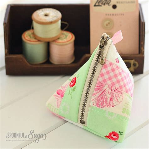 Tutorial Patchwork Pyramid Zip Pouch Sewing