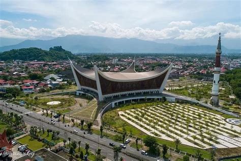 Super Keren Destinasi Wisata Religi Masjid Raya Sumatera Barat