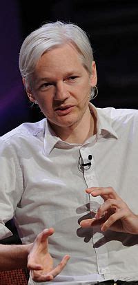 Julian assange 2010 yılında wikileaks üzerinden yayınladığı abd dışişleri bakanlığı'nın gizli yazışmalarının ardından tüm dünyada dikkatleri üstüne çekmiş, 2012 yılında londra'daki ekvador. Secrets worth revealing