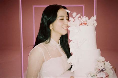 Kim jisoo, kim jennie, park chaeyoung, lisa manoban. PH. adlı kullanıcının Kim jisoo panosundaki Pin, 2021