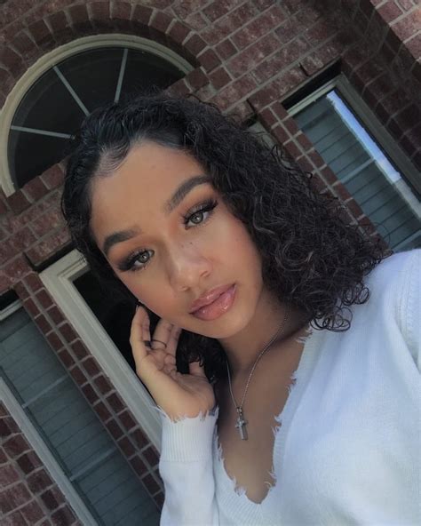Follow Issaqueen On Pinterest For More Light Skin Girls Curly Hair Styles Naturally