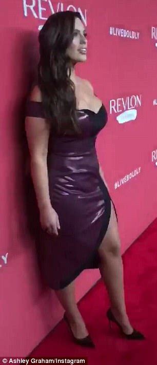 Ashley Graham Flaunts Curves In A Plunging Dress In Nyc Daily Mail Online
