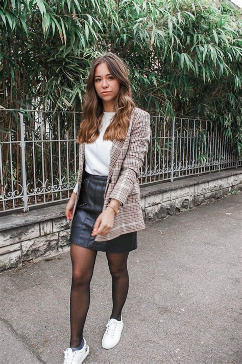 mein-casual-outfit-karierter-blazer-outfit,-weiße-turnschuhe-outfit,-outfit-inspirationen