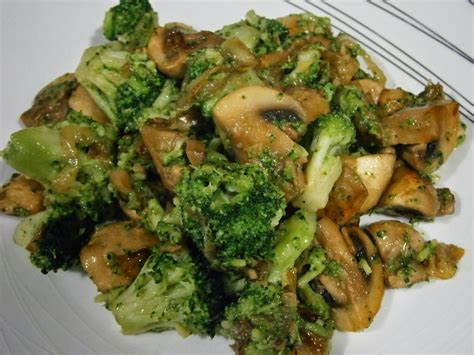 Osukaa Is Cooking BrÓcoli Con ChampiÑones Broccoli With Mushrooms