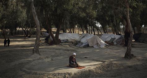Refugees Are Pushed To Exits In Pakistan The New York Times