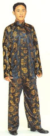 11 buku ini menyatakan pelbagai jenis pakaian tradisional masyarakat china dan juga keistimewaan reka bentuk pakaian tersebut serta jenis kain yang digunakan. KAUM CINA - pakaian tradisional kaum di malaysia