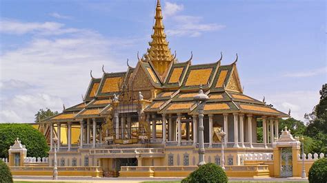 A Guide To Phnom Penhs Royal Palace And Silver Pagoda