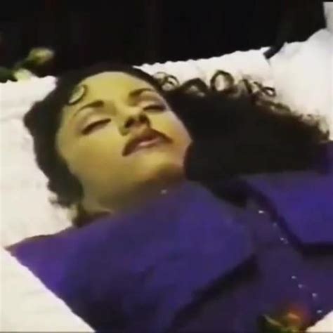 Selena Quintanilla Este Es El Traje Con El Que La Sepultaron Hace A Os Tras Su Asesinato