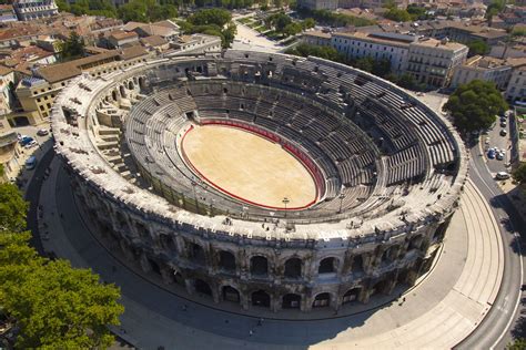 Vue Aérienne Des Arènes © L Boudereaux Arène Arenes De Nimes Nîmes