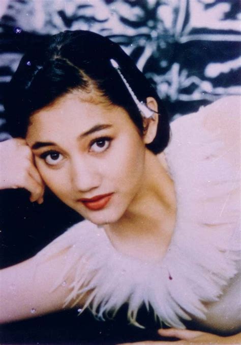 Penampilan mantan istri ahmad dani di masa lalu disebut mirip dengan mendiang. Contoh Biografi Nike Ardila - Contoh 36