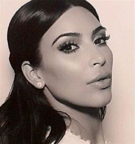 Kim Kardashian Usou Uma Maquiagem Simples E Natural Saiba Os Detalhes Estrelando