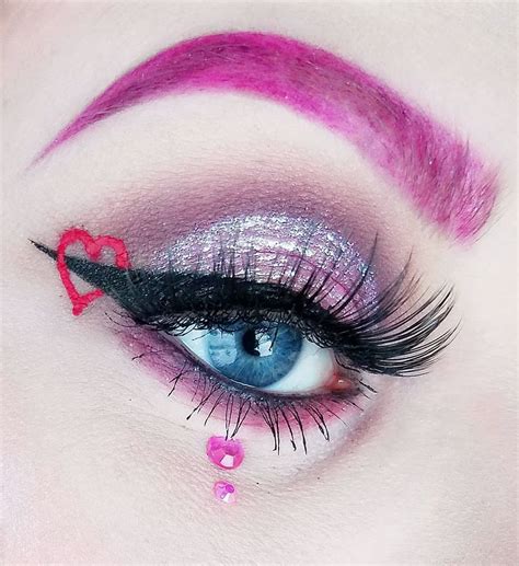 Wear Your Heart On Your Eyes Try This Eye Makeup On This Valentines