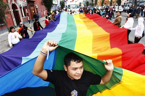 se manifiestan alrededor del mundo contra la homofobia