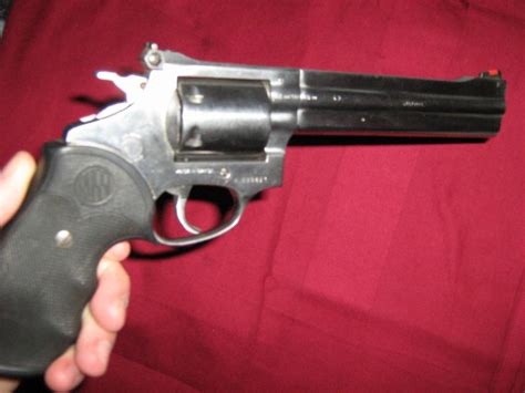 Revolver Amadeo Rossi 357 Magnum 6 Inča