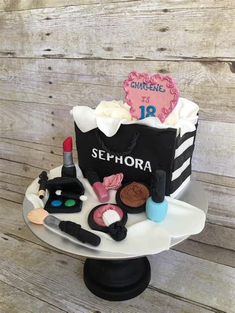 Girls also have aims and goals, you can celebrate her birthday where everyone encourage her to achieve her goals, and her birthday cake should also match her ambitions. Whats the best cake for an 18 years old young lady who ...