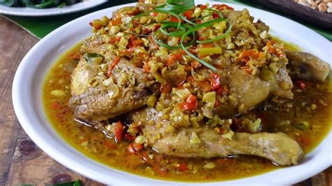 Kuah yang gurih dan pedas pastinya akan menggugah selera. Resep Ayam Betutu Kuah Khas Bali, enak dan Bikin Nagih ...
