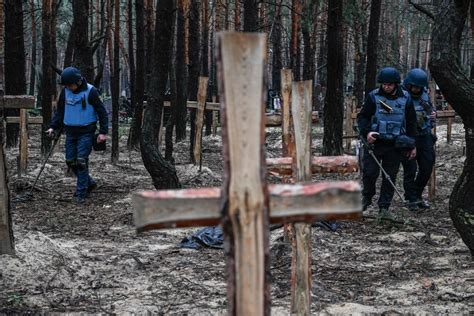 ‘mass Graves Found In Liberated Izyum In Eastern Ukraine