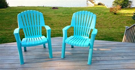 Browse a wide selection of outdoor dining chairs on houzz in a variety of materials and finishes to complete your patio dining set. How to Spray Paint Plastic Lawn Chairs | Dans le Lakehouse