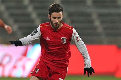 Uma espécie de apoio ao rafa silva. Transfer News: Liverpool and Manchester United cleared to ...