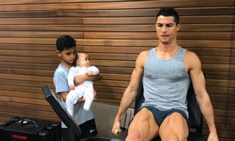 Cristiano Ronaldo Teaches Kids The Way To Become No 1 Daily Mail Online