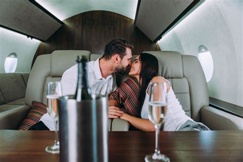 7 Advantages Of Dating A Rich Man