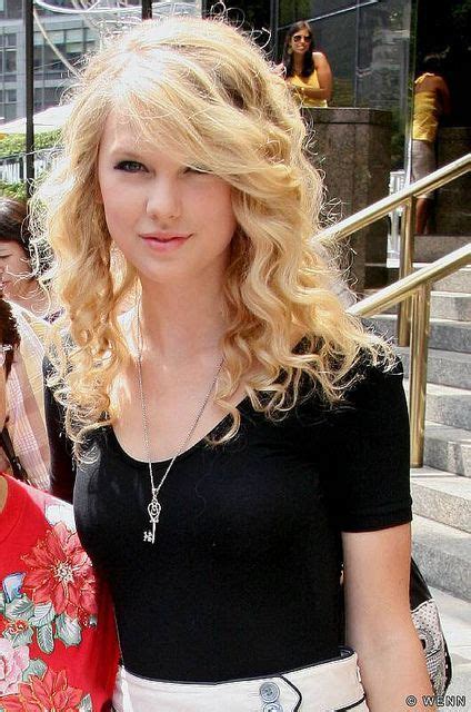 American Country Music Singer Songwriter Taylor Swift Country Music