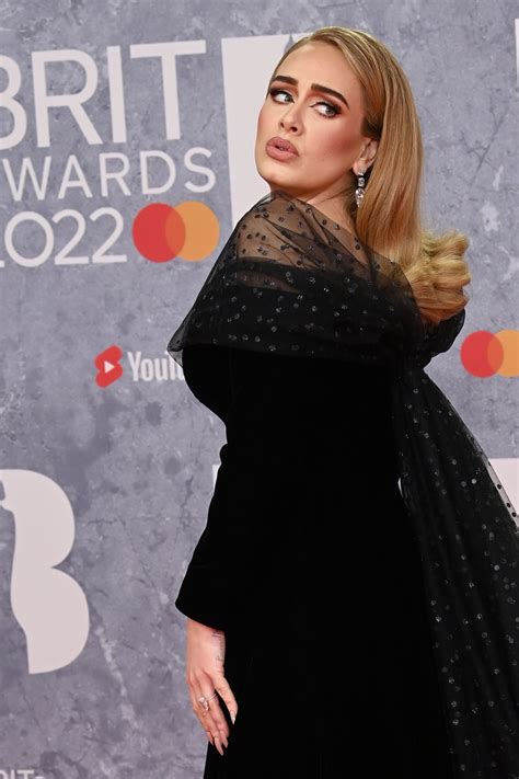 Brit Awards 2022 Adele Shuts Down The Red Carpet In Custom Armani