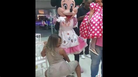 Mulher Viraliza Ap S Dan Ar Funk De Vestido Transparente Em Anivers Rio