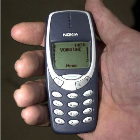 Genuine nokia 8210 mobile phone, unlocked with battery and charger. O Nokia 8210, telemóvel dos anos 90, é hoje em dia muito ...
