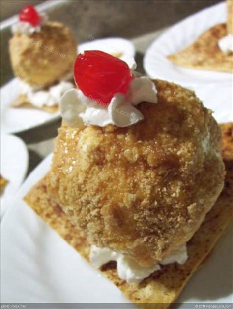 If each person eats 1 cup, the gallon will serve 16 people because there are 16 cups in a gallon. Cinnamon 'Fried' Ice Cream Recipe