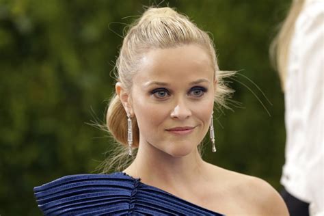 Reese Witherspoon Poses With Lookalike Daughter Ava