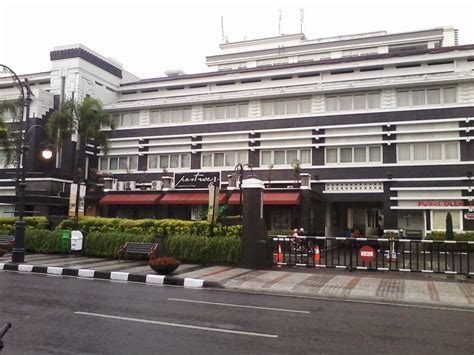 Akar hotel jalan tar is part of akar hotels a chain of local hotels that pervade the charm and allur. Diway-5454: Menikmati Bangunan Tua di Jalan Asia Afrika