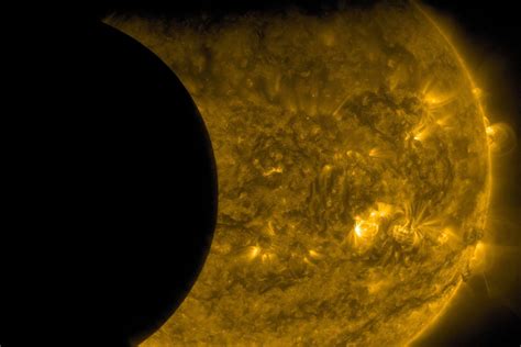 C'est l'un des événements astronomiques du mois : Eclipse solaire 2017 : où et quand peut-on la regarder en ...