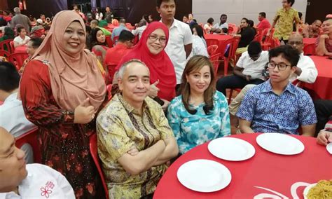 Najibs Brother Spotted At Bersatu Open House