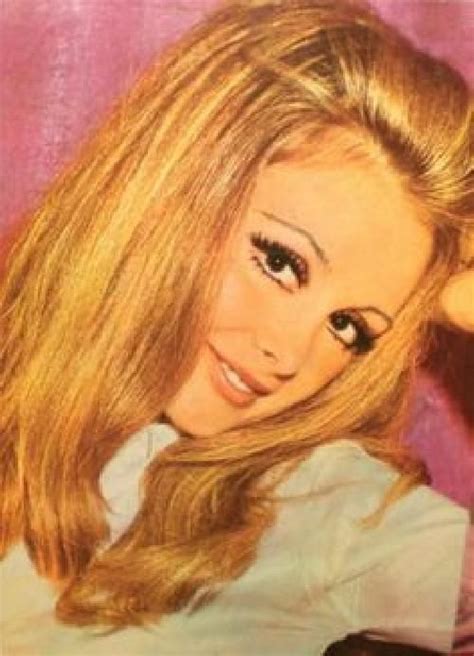 Pin By ﾚ O √ 乇 ♥ ﾚ O √ 乇 On Fİlİz Akin Retro Hairstyles First Lady