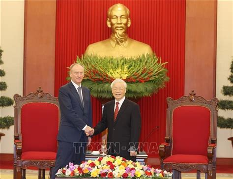 Cũng đúng thôi, vì nguyễn ngọc tư đã ướp vào con chữ cái hiu quạnh đơn côi của lòng người, cái chấp chới chông chênh của phận đời, cái quặn mình thổn thức của đất quê. Tổng Bí thư, Chủ tịch nước Nguyễn Phú Trọng tiếp Thư ký ...