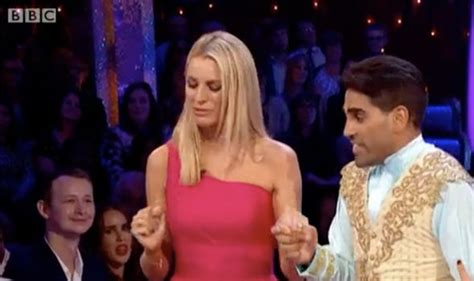 Strictly 2018 Tess Daly Shocks In Dress Slit Up Entire Thigh Risking