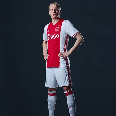The $.ajax() function underlies all ajax requests sent by jquery. Ajax thuisshirt 2016-2017 - Voetbalshirts.com