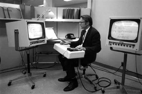 Contrary to the common opinion, cartoons are not always easy to understand in english. Dunia Teknologi Berduka, Pencipta Mouse Komputer William ...