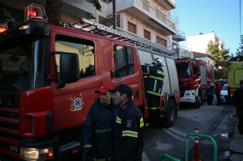 Σύμφωνα με την πυροσβεστική η φωτιά έχει ξεσπάσει σε δύσβατο σημείο σε χαράδρα. Φωτιά ΤΩΡΑ σε χοτ σποτ στο Λαύριο