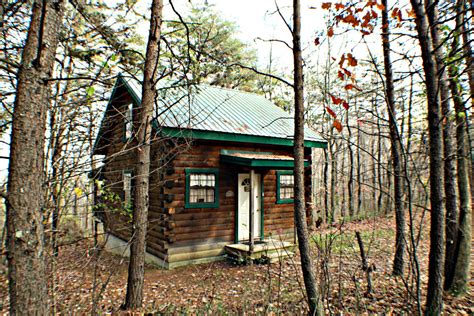 6 secluded, clean & comfortable cabins for that romantic getaway with your significant other. Romantic Cabins for two in the Hocking Hills