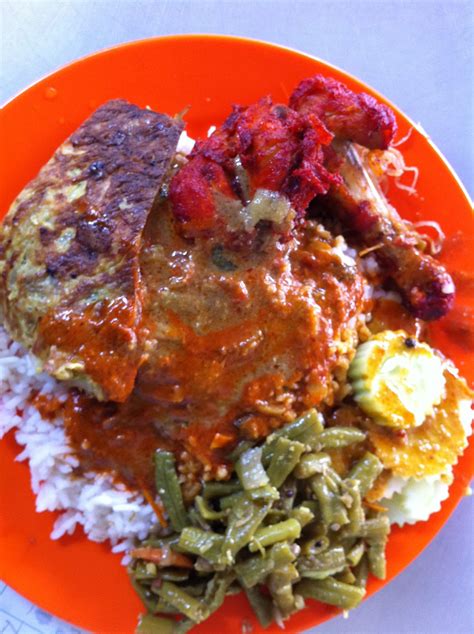 Although these days it is sold in virtually every malaysian city, penang is the where the dish originated from, and according to many malaysians is still where penang is famous throughout the country for its chinese bakeries. Foodies Gateway: Nasi Kandar Line Clear & Famous Penang ...