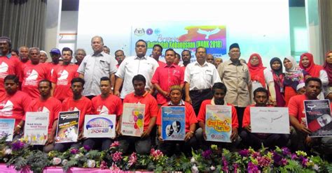 Filem penagih dadah mula ditayangkan pada 1979 di pawagam seluruh negara. Sokongan Komuniti Bantu Pulih Penagih Dadah - Teganukita.net